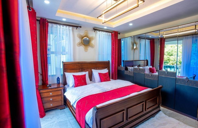Lux Suites Hayana Palm Apartments - Photo 6