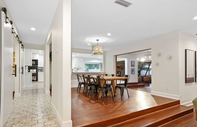 Golden Retreat: Expansive 6BR Home w Heated Pool ~ - Foto 61