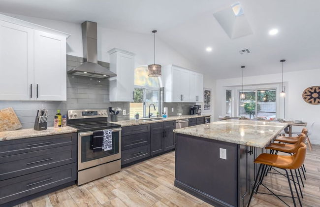 Modern Mesa Oasis Free Heated Pool Al-fresco Living - Photo 9