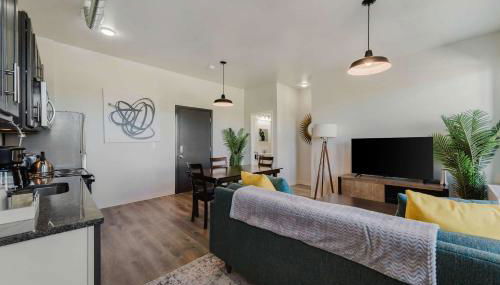 2BR Modern Retreat Near Henry Ford - Foto 3