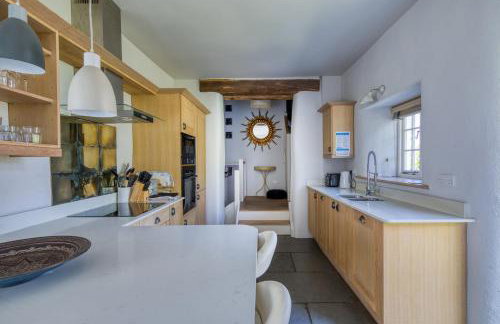 Putsborough Manor 3 Self Catering Cottages with Beach a short walk, dog friendly all year, On site Tennis, Play Area, Paddock, Spa baths, BBQ, Private Gardens, Superfast WIFI - Photo 15