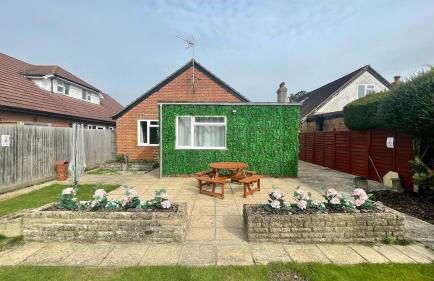 Stunning 3 Bedroom 2 Bathroom Bungalow by CozyNest - Photo 9