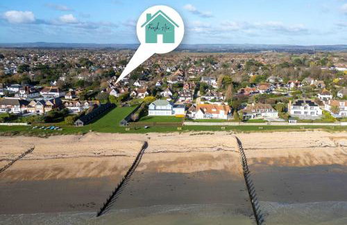 Spacious Coastal Family Home Sleeps 8 - Photo 1