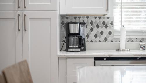 Wood Circle House - Dog Friendly with Fenced in Backyard - Foto 4, stove