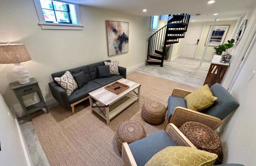 Epic Downtown Newport 6BR Whole House w Parking - Foto 47