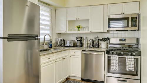 Walk to Public Transit Apt Next to Lincoln Park - Photo 2