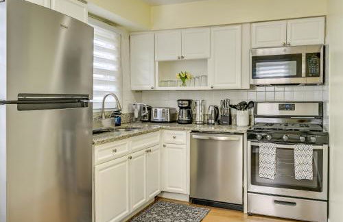 Walk to Public Transit Apt Next to Lincoln Park - Photo 2