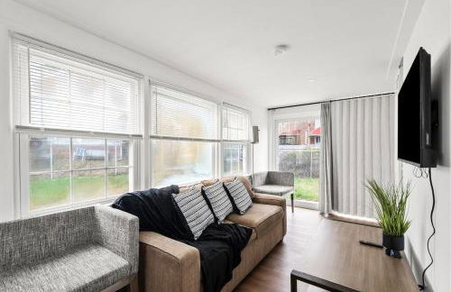 1 min to DC 8 beds sleeps 16 with yard and parking - Foto 37