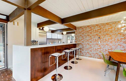 Mid-Century Marvel - Photo 7