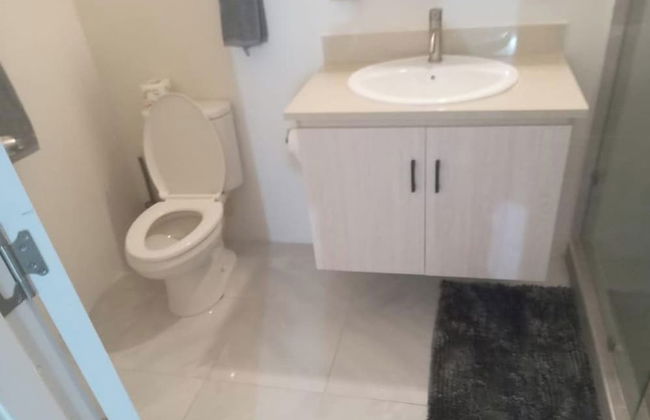 Beach-view 2 Bed Apartment Sleeps 4 - Free Parking - Foto 8