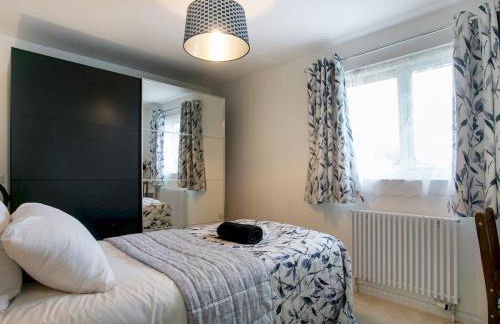 Charming Home - Free Parking - Private Garden - Pass the Keys - Foto 27