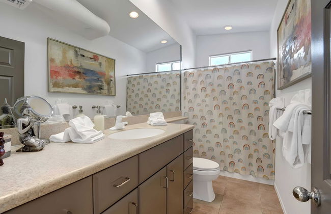 Modern Oasis w/ Pool, Patio Lounge, & Mountain Views Palo Verde by Avantstay - Foto 17