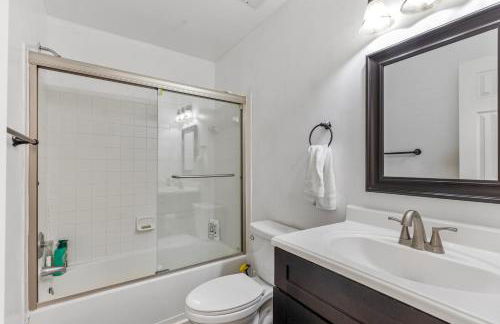 Cozy room and kitchen living room 7 minutes to IAD and DC area - Foto 17