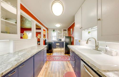 Homey Cottage with Sunroom and Smart TV! - Foto 10