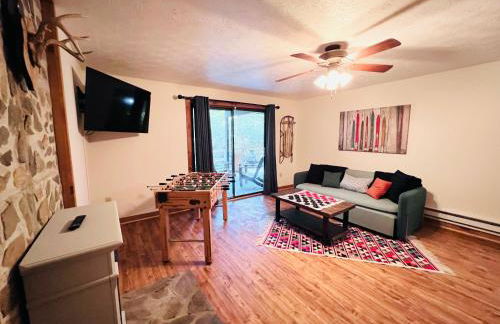 Maggie Valley 4BR Cabin with Hot Tub in Serene Forest - Foto 19