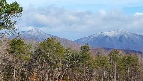 Serene Couples Getaway with Mtn Views in Bedford! - Foto 3