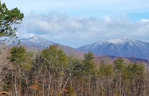 Serene Couples Getaway with Mtn Views in Bedford! - Foto 3