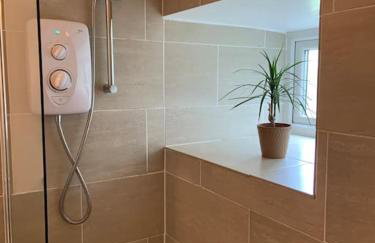 Large 3 bedroom flat in Sennen - Photo 16