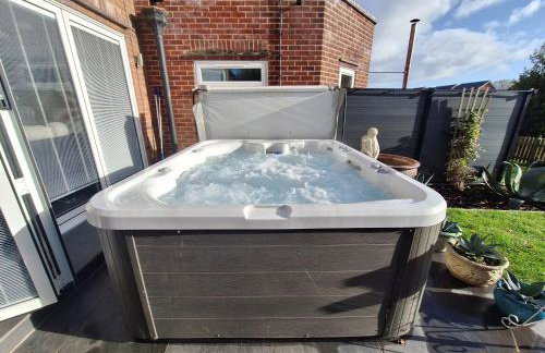 Grand Idyllic Hideaway Home With Hot Tub, Sleeps 8 - Foto 18