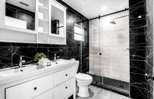 Contemporary Family Oasis Pool and Comfort - Foto 29