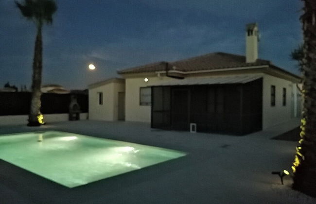 Villa - Sleeps 4 - Pool - Patio - Parking - Foto 10