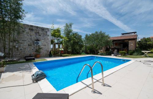 Family friendly house with a swimming pool Radovin, Zadar - 21307 - Foto 5