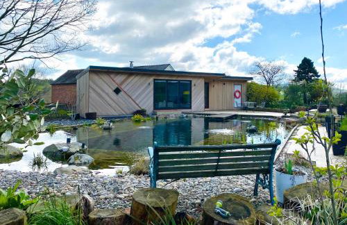 Mid-Wales Farmhouse, swimming pool, tranquil countryside views, sleeps 14 - Foto 9