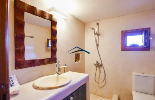 The Charming Waterfront Retreat, with a swimming pool & direct access to the sea, ideal for large families, or a group of friends - Foto 34