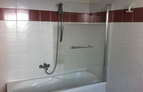 Hillside Escape with Pool - Foto 17