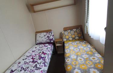 Cozy 3 bedroom Caravan, Sleeps 8, at Parkdean Newquay Holiday Park - Foto 56