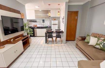 Apto com Varanda, Vista e Piscina a 50m da Praia - Foto 8