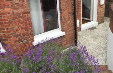 Spacious 5-Bedroom Victorian House Near Sandbanks - Sleeps 14, Parking & Garden - Foto 4