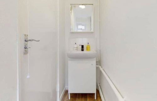 4 bedroom family home on Piccadilly line - Foto 12
