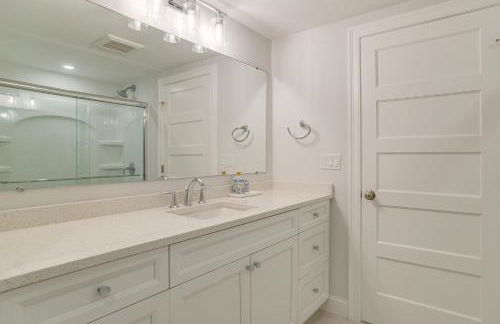 2 Mi to Public Beach! Cape Cod Gem with Fire Pit - Foto 24