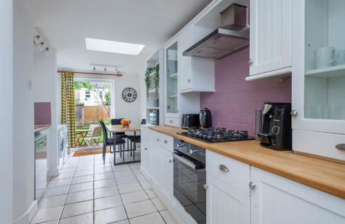 Whole House Sleeps 6 Garden Workspace Waterloo in 20 mins - Foto 6