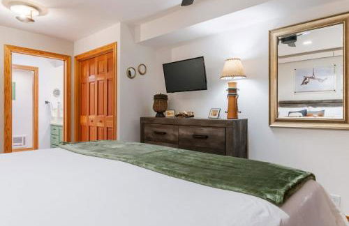 Basecamp Stays: Upscale Getaway Shuttle Hot Tubs - Foto 28