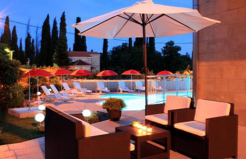 Apartments Grand Pinea - Photo 1