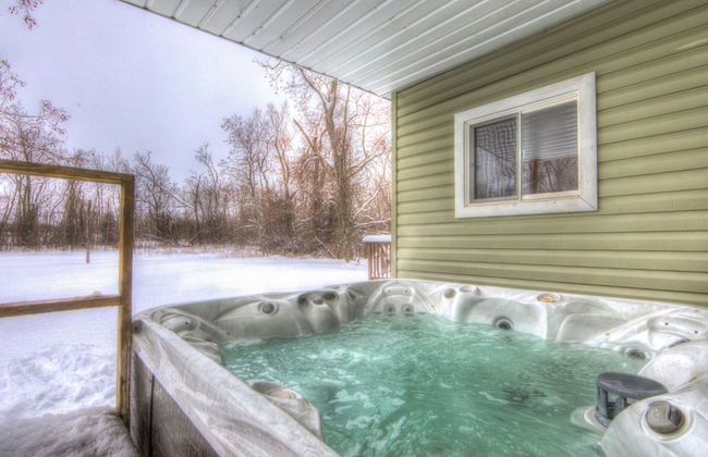 RARE FIND - 6 bdrm Very Private Cottage on 10 acres, Hot Tub, BBQ, Petfriendly - Foto 12