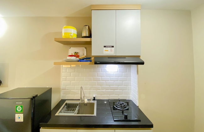 Homey and Well Furnished Studio LRT City Jatibening Apartment - Photo 10