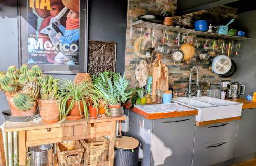 Artist's Hawkhurst Home with Heated Pool & Sauna - Foto 61