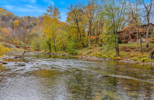 River Time Cabin - Riverfront, Hot Tub, Screen Porch, Fishing, Games, View, 3 King Beds - Photo 99