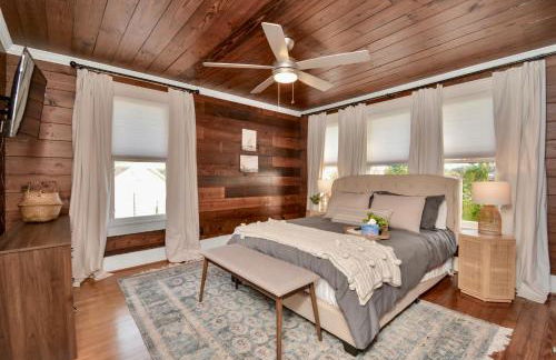 HGTV-Featured Beach Home- Walk to Beach- Sleeps 12 - Foto 10