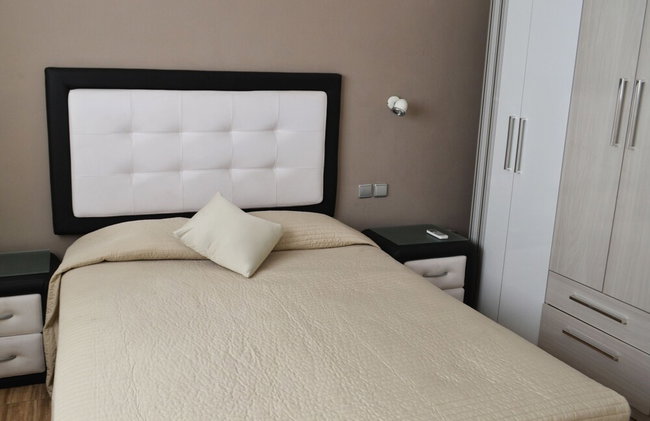 Almendares , Knocking on Cuba - Photo 2