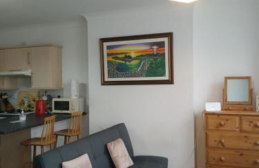 Lovely 1-bedroom flat within minutes from the beach! - Foto 3