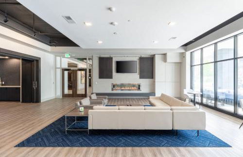 East Side Luxury 1BR Apt - Near Brady St with Balcony and Lounge - Foto 13