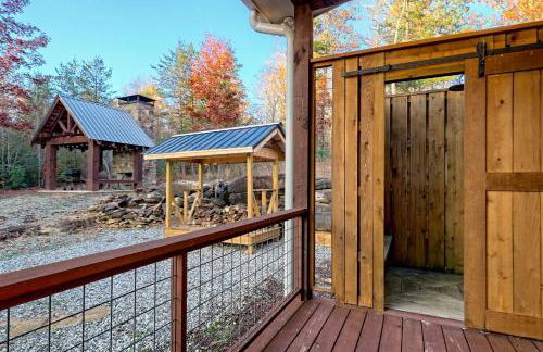 Stunning Cottage Rental Ideal for a Family to Go Glamping in Georgia - Photo 29