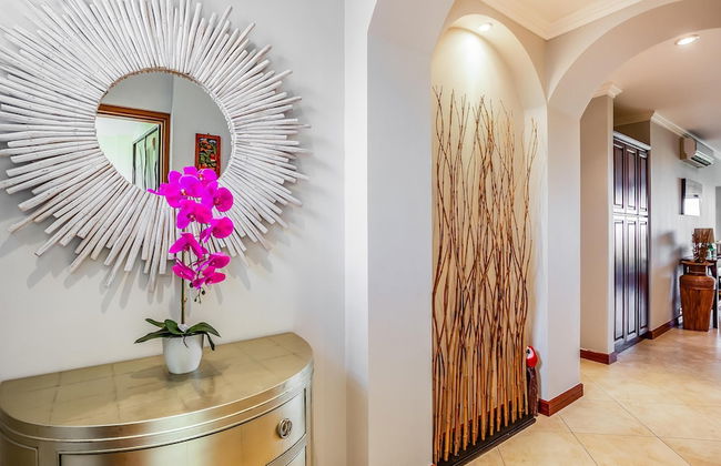 Elegant Oceanview Condo with Spacious Open-Concept Floor Plan and Inviting Beach Design - Foto 30