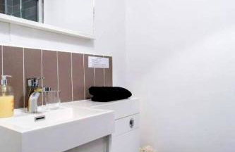 Shoreditch Cinema & Sauna retreat- 2BDR House with Garden & Games Room - Sleeps 6 - Photo 7