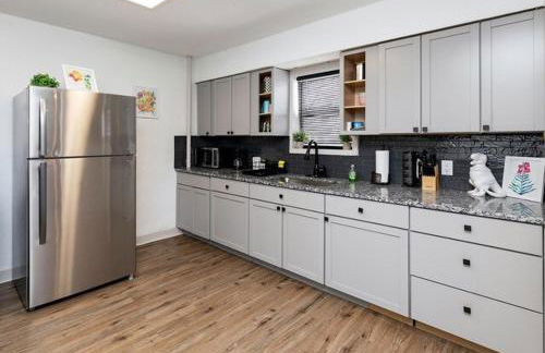 Spacious 9BR Home Ideal for Groups Near Downtown - Foto 8