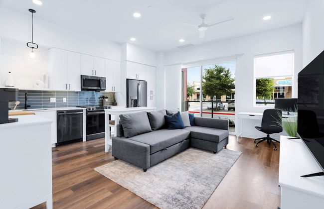 Luxury Resort-style Living Centrally Located - Foto 1